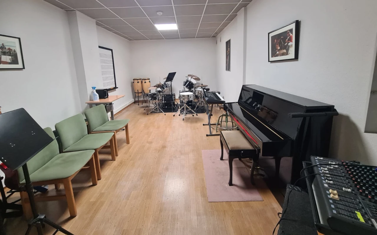 Aulas EMM: aula insonorizada